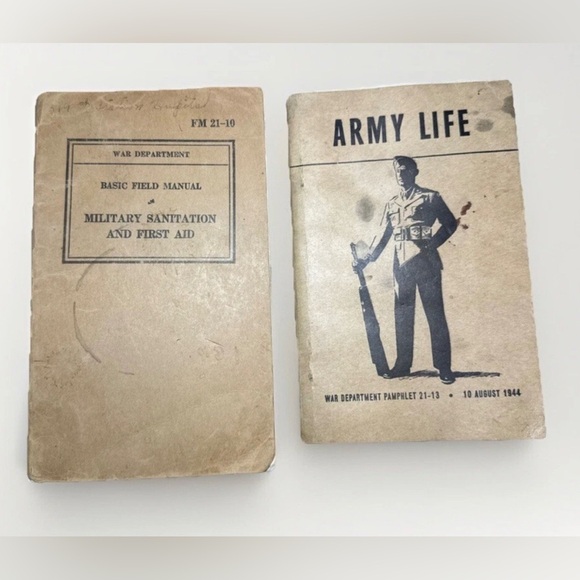 Vintage collectible Military Field books WWII WW2 1944 Army life first aid lot - Picture 1 of 6